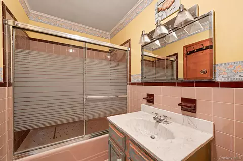 Bath - 1 E Jackwill Rd, Brookhaven, NY 11772 photo 1 of 3