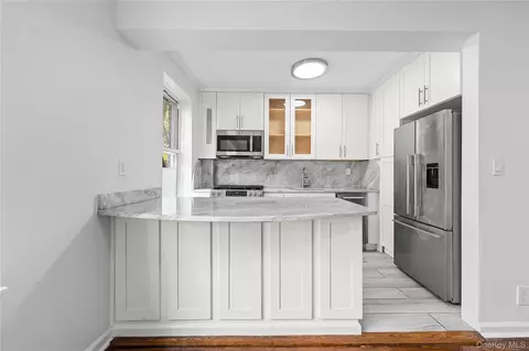 Kitchen - 141-39 78th Rd #2P, Flushing, NY 11367 photo 1 of 2