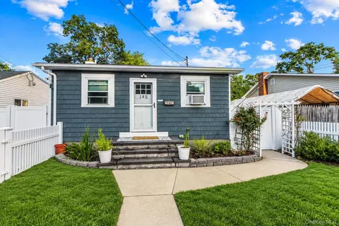 145 Carroll Ave, Ronkonkoma, NY 11779