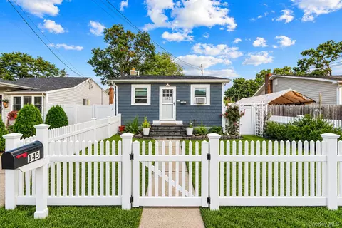 145 Carroll Ave, Ronkonkoma, NY 11779