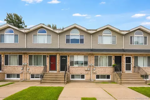 78 Confederation Pl, Staten Island, NY 10303