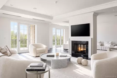 3000 Royal Ct #3211, North Hempstead, NY 11040