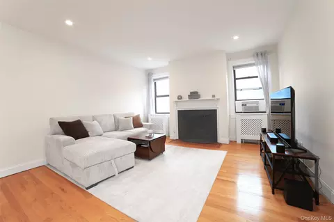 68 E Hartsdale Ave #5E, Greenburgh, NY 10530