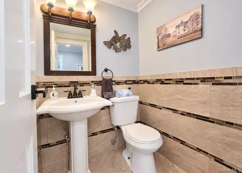 Bath - 76 Corbin Ave, Brookhaven, NY 11772 photo 3 of 4