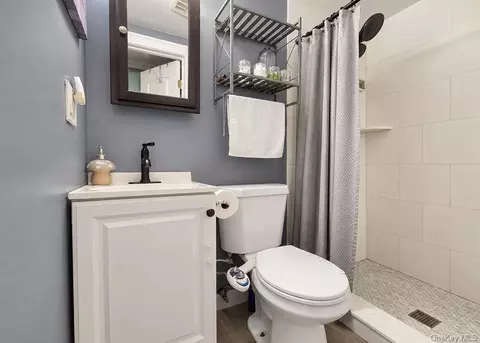 Bath - 76 Corbin Ave, Brookhaven, NY 11772 photo 4 of 4