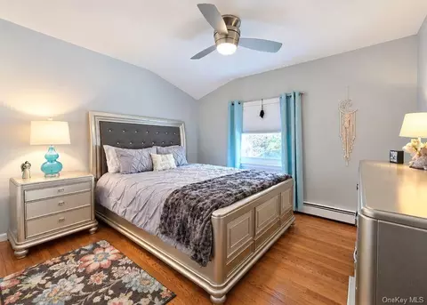Bedroom - 76 Corbin Ave, Brookhaven, NY 11772 photo 3 of 4