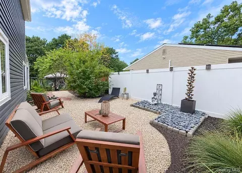Exterior - 76 Corbin Ave, Brookhaven, NY 11772 photo 4 of 7