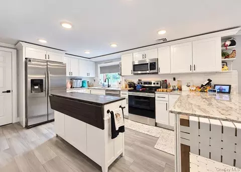 Kitchen - 76 Corbin Ave, Brookhaven, NY 11772 photo 1 of 2