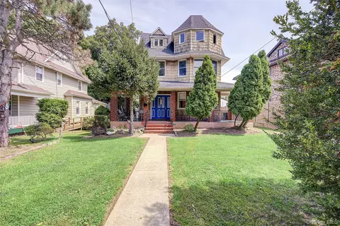 38-05 221st St, Bayside, NY 11361