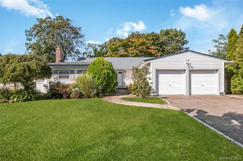 52 Voorhis Dr, Old Bethpage, NY 11804