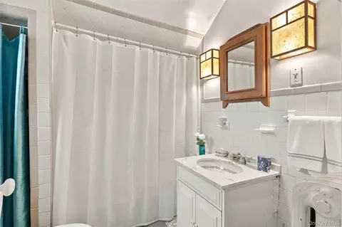 Bath - 27 Clinton St, Cornwall, NY 12518 photo 2 of 2