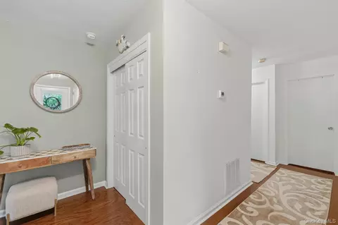 Entry Way - 25 Villa Dr, Peekskill, NY 10566 photo 2 of 3