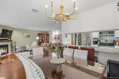 Dining - 25 Villa Dr, Peekskill, NY 10566 photo 2 of 2