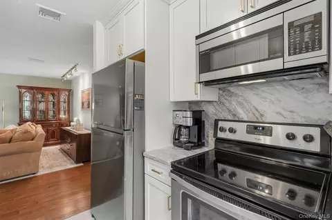 Kitchen - 25 Villa Dr, Peekskill, NY 10566 photo 4 of 4