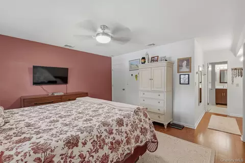 Bedroom - 25 Villa Dr, Peekskill, NY 10566 photo 3 of 5