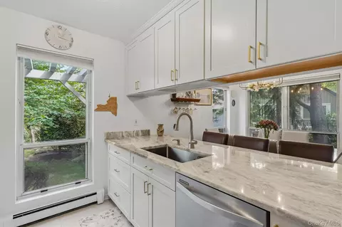 Kitchen - 25 Villa Dr, Peekskill, NY 10566 photo 1 of 4