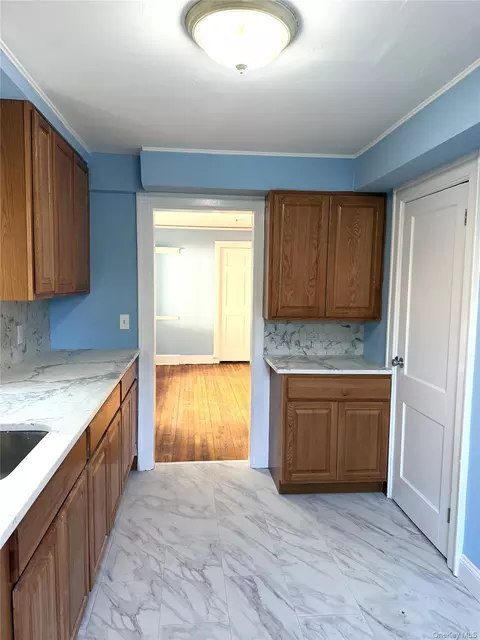 Kitchen - 5 Crest Pl, Greenburgh, NY 10523 photo 2 of 2