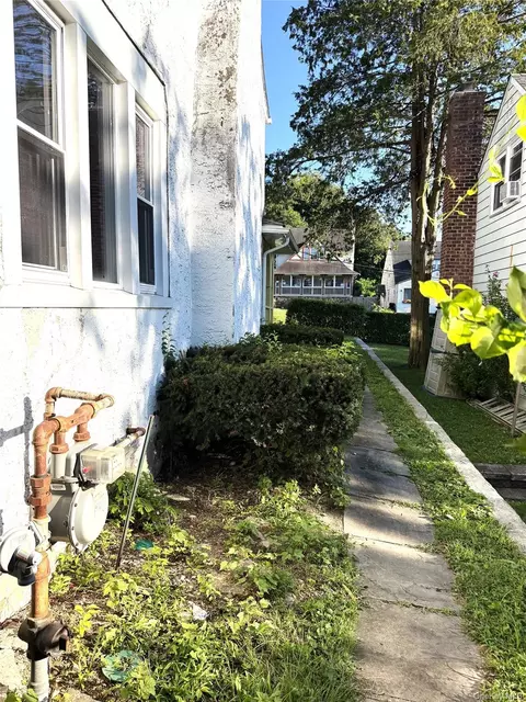 Exterior - 5 Crest Pl, Greenburgh, NY 10523 photo 5 of 5