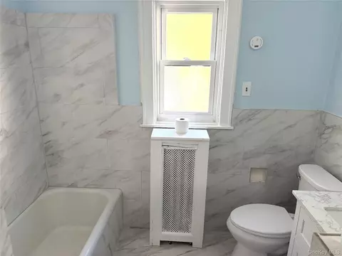 Bath - 5 Crest Pl, Greenburgh, NY 10523 photo 1 of 4