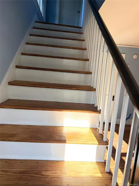 Entry Way - 5 Crest Pl, Greenburgh, NY 10523 photo 3 of 5