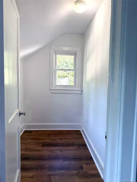 Entry Way - 5 Crest Pl, Greenburgh, NY 10523 photo 5 of 5