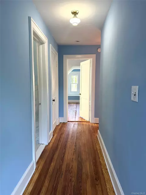 Entry Way - 5 Crest Pl, Greenburgh, NY 10523 photo 2 of 5
