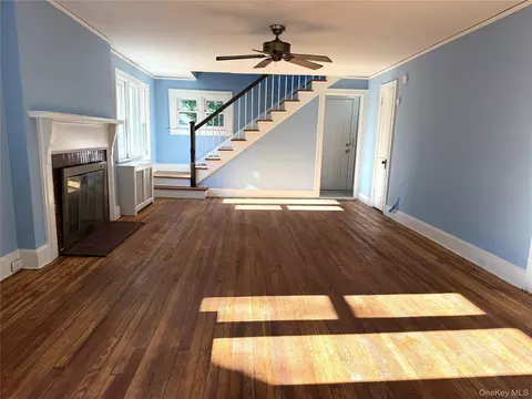 Living - 5 Crest Pl, Greenburgh, NY 10523 photo 2 of 5