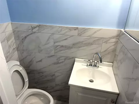 Bath - 5 Crest Pl, Greenburgh, NY 10523 photo 4 of 4