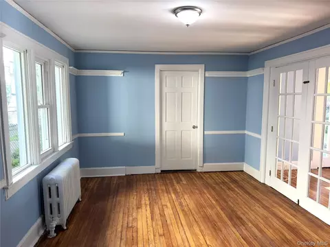 Living - 5 Crest Pl, Greenburgh, NY 10523 photo 4 of 5