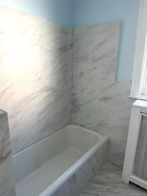 Bath - 5 Crest Pl, Greenburgh, NY 10523 photo 2 of 4