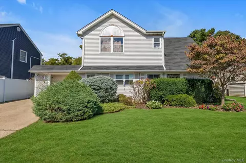157 Land Ln, Westbury, NY 11590