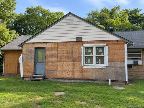 715 E Hampton Sag Harbor Tpke, Sag Harbor, NY 11963