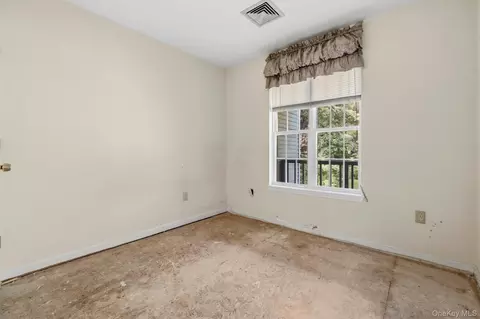 Bedroom - 14 Glen Eagles Dr, Poughkeepsie, NY 12603 photo 3 of 6