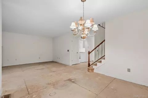 Living - 14 Glen Eagles Dr, Poughkeepsie, NY 12603 photo 2 of 7