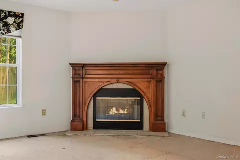 Living - 14 Glen Eagles Dr, Poughkeepsie, NY 12603 photo 5 of 7