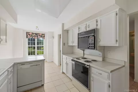 Kitchen - 14 Glen Eagles Dr, Poughkeepsie, NY 12603 photo 3 of 3