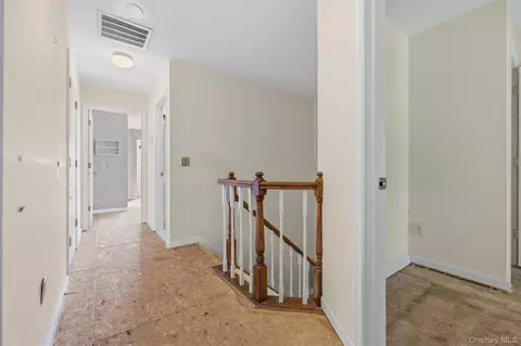 Entry Way - 14 Glen Eagles Dr, Poughkeepsie, NY 12603 photo 5 of 5