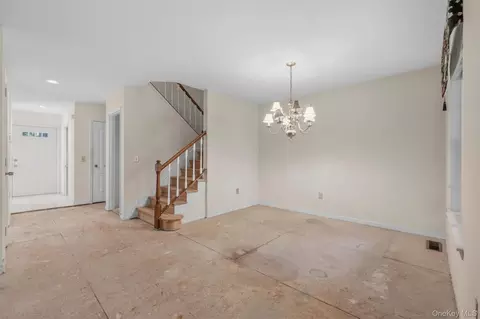 Living - 14 Glen Eagles Dr, Poughkeepsie, NY 12603 photo 3 of 7