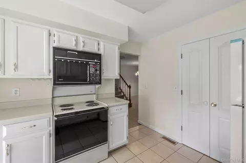 Kitchen - 14 Glen Eagles Dr, Poughkeepsie, NY 12603 photo 2 of 3