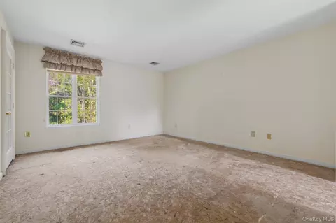 Bedroom - 14 Glen Eagles Dr, Poughkeepsie, NY 12603 photo 1 of 6