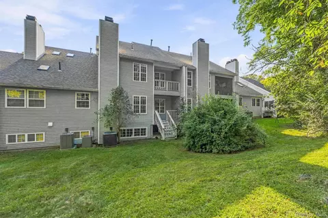Exterior - 14 Glen Eagles Dr, Poughkeepsie, NY 12603 photo 6 of 8