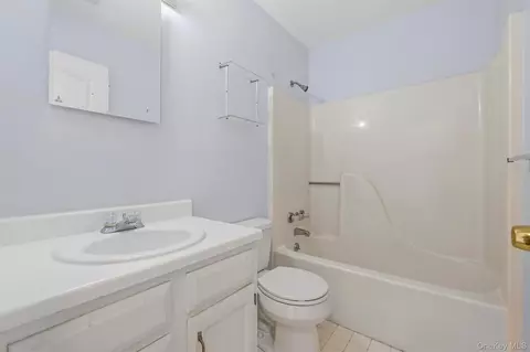 Bath - 14 Glen Eagles Dr, Poughkeepsie, NY 12603 photo 4 of 4