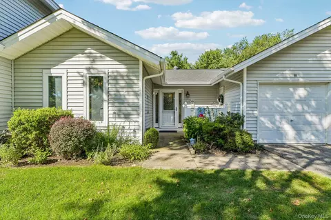 111 Fairfield Dr #111, Saint James, NY 11780