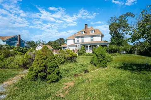 Exterior - 436 Bay Ave, Patchogue, NY 11772 photo 6 of 11