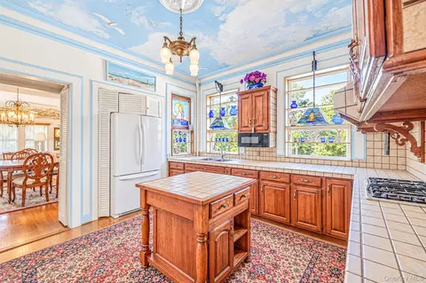 Kitchen - 436 Bay Ave, Patchogue, NY 11772 photo 2 of 4