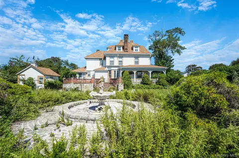 Exterior - 436 Bay Ave, Patchogue, NY 11772 photo 5 of 11