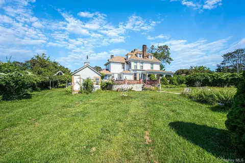 Exterior - 436 Bay Ave, Patchogue, NY 11772 photo 4 of 11