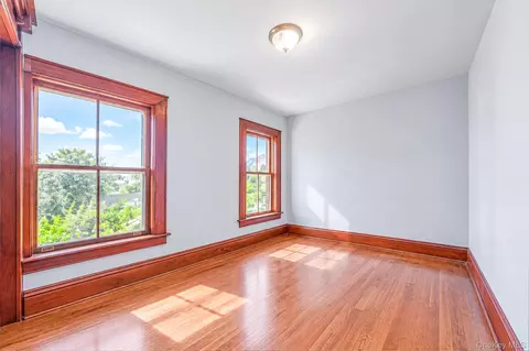 Bedroom - 436 Bay Ave, Patchogue, NY 11772 photo 5 of 7