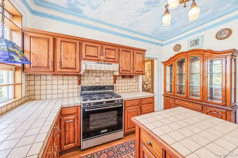 Kitchen - 436 Bay Ave, Patchogue, NY 11772 photo 3 of 4