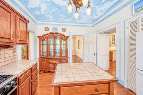 Kitchen - 436 Bay Ave, Patchogue, NY 11772 photo 4 of 4